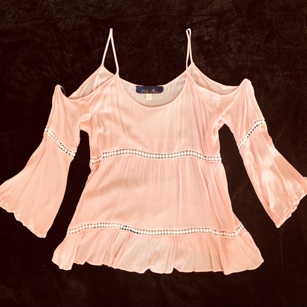 🌸 Francesca’s Cold Shoulder Top 🌸